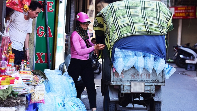 Vì sao đá viên “bẩn” vẫn có chỗ đứng? vi sao da vien ban van co cho dung