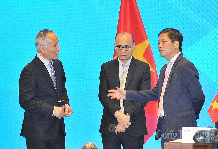 Tăng cường hợp tác trong khuôn khổ FTA và chung vai chống lại đại dịch Tăng cường hợp tác trong khuôn khổ FTA và chung vai chống lại đại dịch