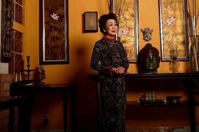 hoa hau giang my va cac nu doanh nhan voi ao dai lemur