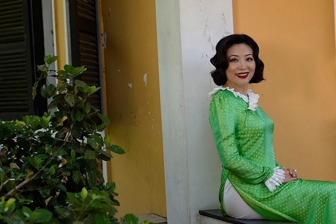 hoa hau giang my va cac nu doanh nhan voi ao dai lemur