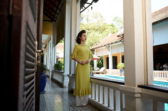 hoa hau giang my va cac nu doanh nhan voi ao dai lemur