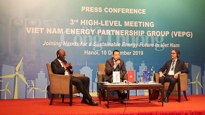 tao co che hop tac hieu qua de phat trien nang luong ben vung