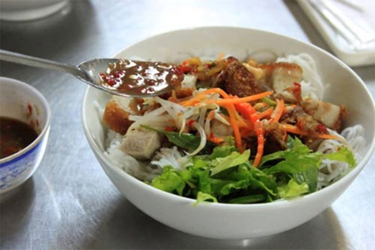 bun mam cua huong vi dac trung pho nui pleiku
