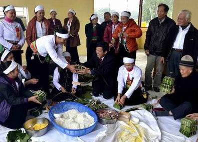 Gói bánh chưng xanh cùng người nghèo ăn Tết 2019 goi banh chung xanh cung nguoi ngheo an tet 2019