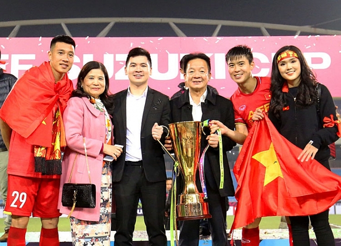 doanh nhan do quang hien niem tin vuon ra bien lon