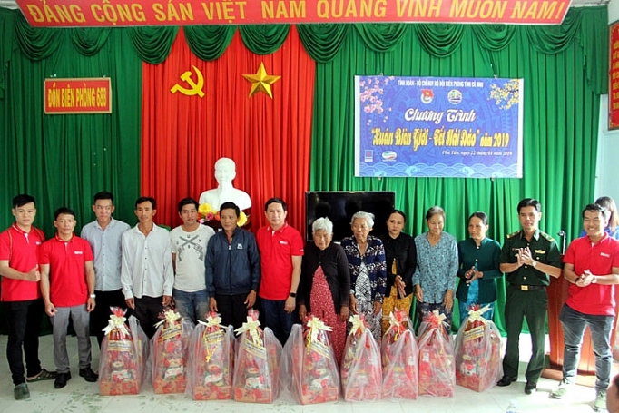 khi ca mau phoi hop to chuc chuong trinh xuan bien gioi tet hai dao