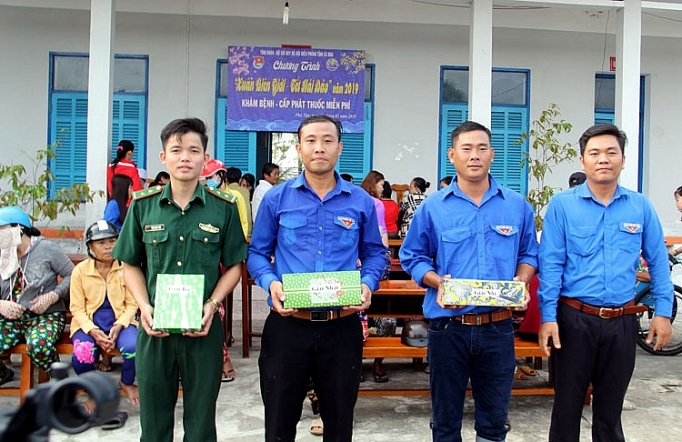 khi ca mau phoi hop to chuc chuong trinh xuan bien gioi tet hai dao
