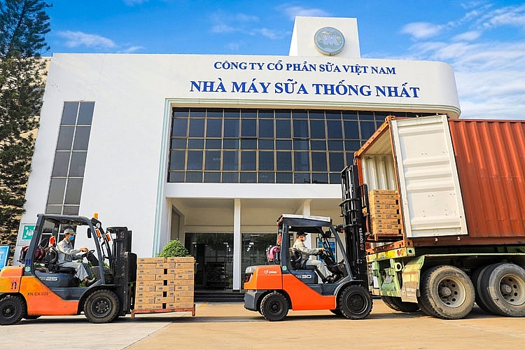 Vinamilk “xông đất” 2021 với lô hàng lớn gồm sữa hạt và sữa đặc xuất khẩu đi Trung Quốc Vinamilk “xông đất” 2021 với lô hàng lớn gồm sữa hạt và sữa đặc xuất khẩu đi Trung Quốc