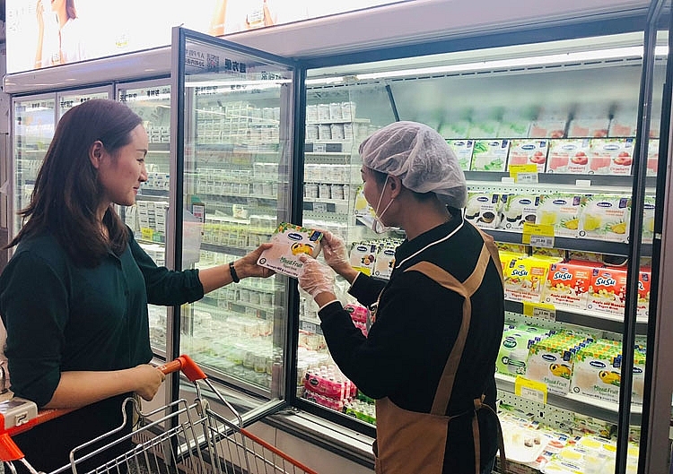 Vinamilk “xông đất” 2021 với lô hàng lớn gồm sữa hạt và sữa đặc xuất khẩu đi Trung Quốc Vinamilk “xông đất” 2021 với lô hàng lớn gồm sữa hạt và sữa đặc xuất khẩu đi Trung Quốc