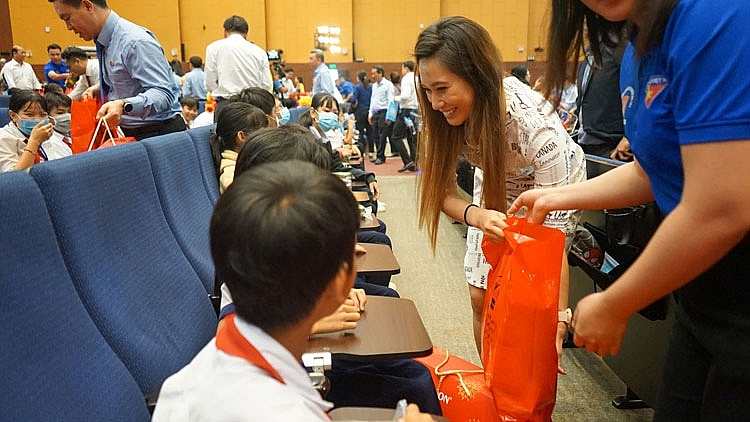 Tân Hiệp Phát chung tay mang Xuân yêu thương đến hàng ngàn trẻ em khó khăn tỉnh Bình Dương