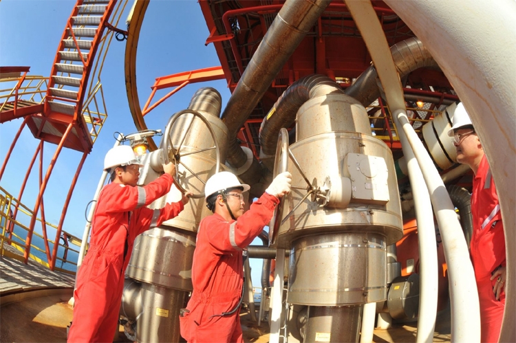 Định hướng và giải pháp phát triển ngành dầu khí theo tinh thần Nghị quyết số 55-NQ/TW ngày 11 tháng 02 năm 2020 của Bộ Chính trị Định hướng và giải pháp phát triển ngành dầu khí theo tinh thần Nghị quyết số 55-NQ/TW ngày 11 tháng 02 năm 2020 của Bộ Chính trị