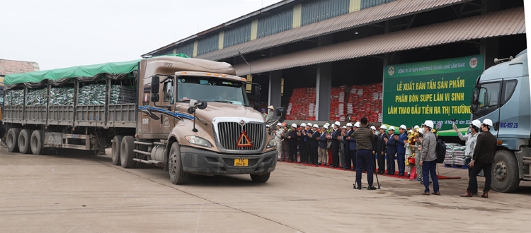 Supe Lâm Thao: Xuất bán những tấn sản phẩm Supe lân vi sinh đầu tiên ra thị trường Supe Lâm Thao: Xuất bán những tấn sản phẩm Supe lân vi sinh đầu tiên ra thị trường
