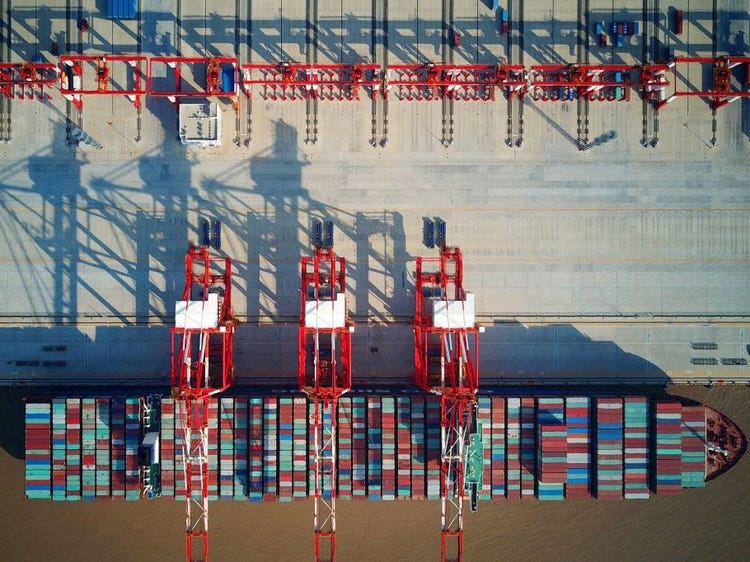 Chuỗi cung ứng toàn cầu: Nới lỏng áp lực nhưng khủng hoảng vẫn chưa kết thúc