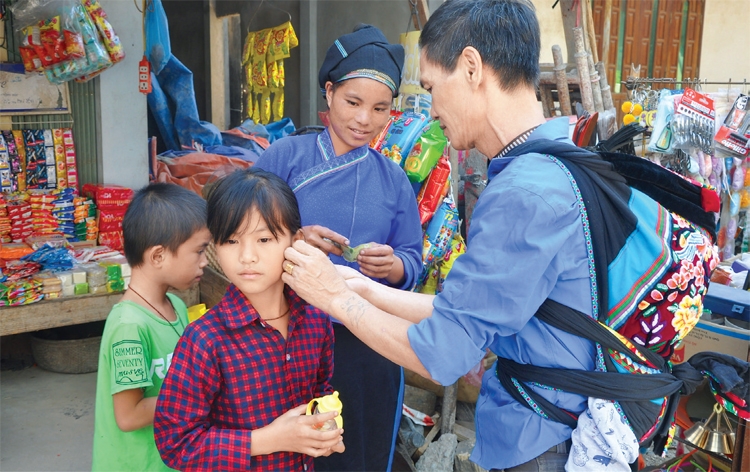 Đi chợ phiên thời 4.0