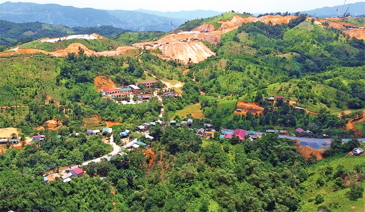 Nắng xanh trên vùng đất lửa Nắng xanh trên vùng đất lửa