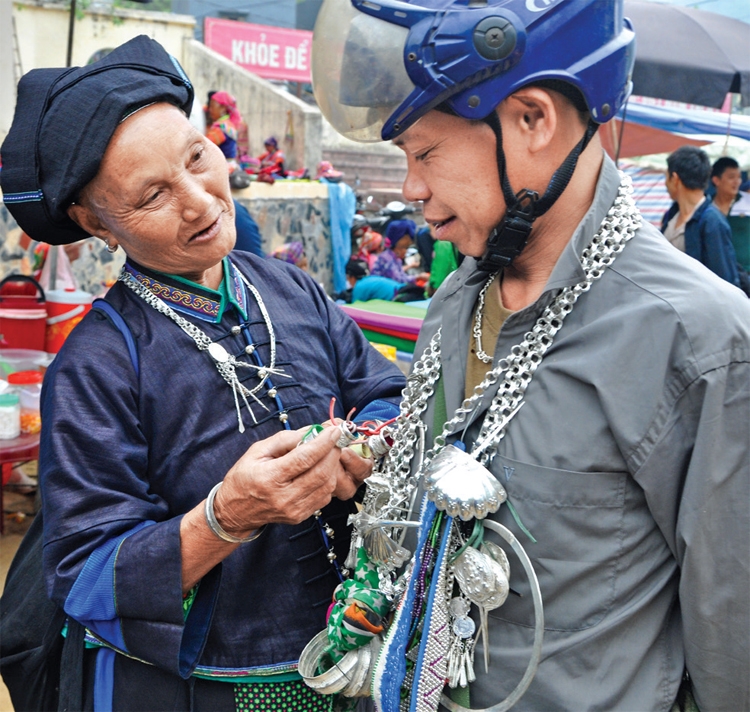 Đi chợ phiên thời 4.0