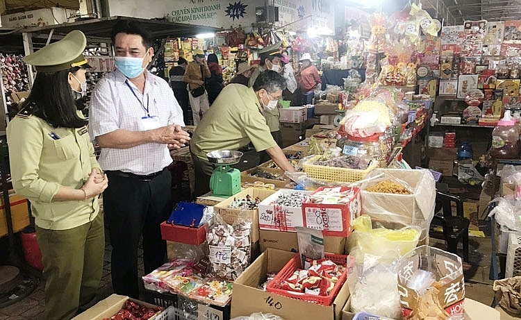 Khánh Hòa: Thị trường hàng hóa Tết phong phú, an toàn- Tiểu thương vẫn như “ngồi trên đống lửa” Khánh Hòa: Thị trường hàng hóa Tết phong phú, an toàn- Tiểu thương vẫn như “ngồi trên đống lửa”