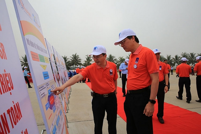 Lọc hóa dầu Bình Sơn mừng sự kiện 20 triệu giờ công an toàn loc hoa dau binh son to chuc su kien 20 trieu gio cong an toan