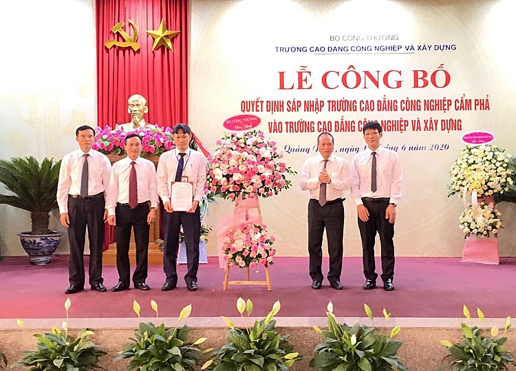 Bài học kinh nghiệm từ thực tiễn sắp xếp, tổ chức lại các đơn vị sự nghiệp giáo dục, đào tạo theo Kế hoạch số 04-KH/BCSĐ của Ban cán sự đảng Bộ Công T Bài học kinh nghiệm từ thực tiễn sắp xếp, tổ chức lại các đơn vị sự nghiệp giáo dục, đào tạo theo Kế hoạch số 04-KH/BCSĐ của Ban cán sự đảng Bộ Công T