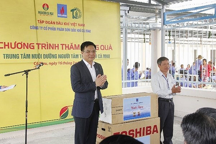 PVN thăm tặng quà cho trung tâm nuôi dưỡng người tâm thần: Thêm yêu thương bù đắp những tổn thương PVN thăm tặng quà cho trung tâm nuôi dưỡng người tâm thần: Thêm yêu thương bù đắp những tổn thương