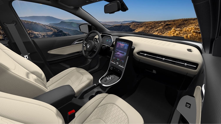 Cận cảnh VinFast VF e34 - xe điện make-in-Vietnam bứt phá mọi giới hạn