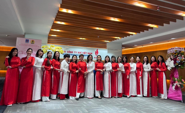 PV GAS hưởng ứng “Tuần lễ áo dài” và chào mừng Ngày Quốc tế Phụ nữ