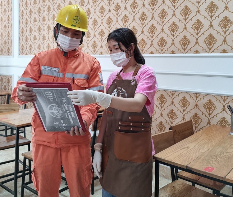 Điện lực Vĩnh Phúc - Nâng cao ý thức tiết kiệm trong mùa nắng nóng Điện lực Vĩnh Phúc - Nâng cao ý thức tiết kiệm trong mùa nắng nóng