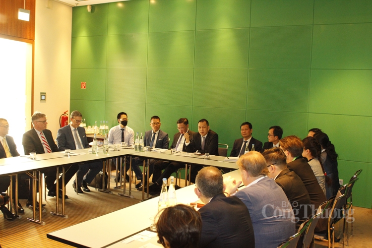 Doanh nghiệp Đức quan tâm đến lĩnh vực năng lượng tái tạo của Việt Nam Doanh nghiệp Đức quan tâm đến lĩnh vực năng lượng tái tạo của Việt Nam