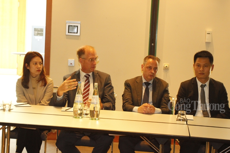 Doanh nghiệp Đức quan tâm đến lĩnh vực năng lượng tái tạo của Việt Nam Doanh nghiệp Đức quan tâm đến lĩnh vực năng lượng tái tạo của Việt Nam