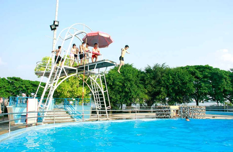 ngay hoi mo cua cong vien nuoc ho tay