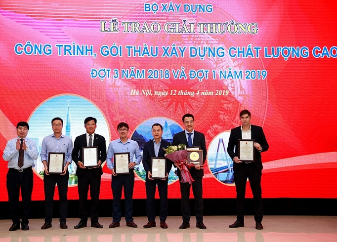 to hop khach san sheraton grand da nang resort dat huy chuong vang giai cong trinh xay dung chat luong cao nam 2018