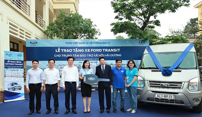 ford viet nam trao tang xe transit cho trung tam bao tro xa hoi tinh hai duong