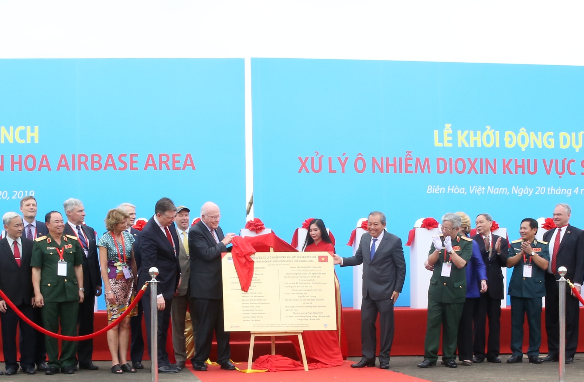 pho thu tuong du le khoi dong du an xu ly dioxin san bay bien hoa