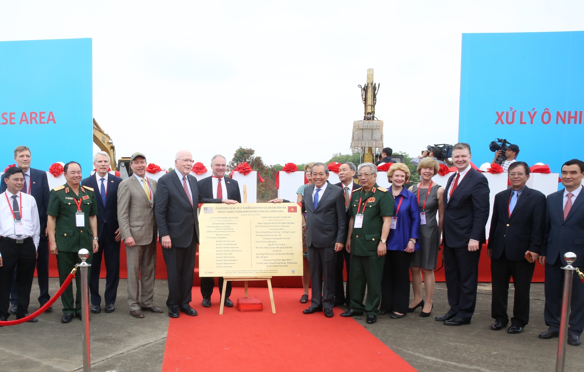 pho thu tuong du le khoi dong du an xu ly dioxin san bay bien hoa