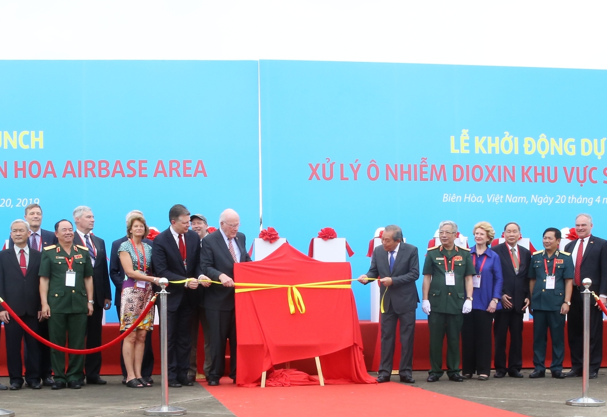 pho thu tuong du le khoi dong du an xu ly dioxin san bay bien hoa