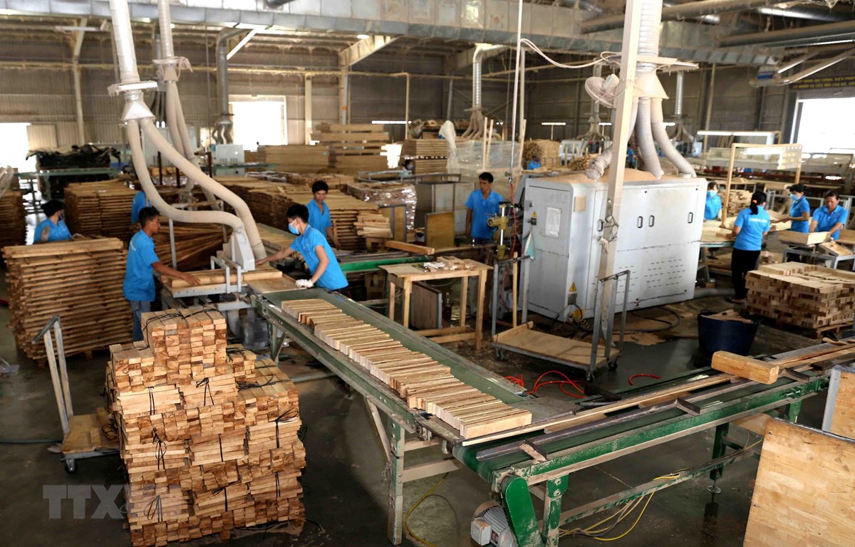 Xuất khẩu lâm sản 4 tháng đầu năm tăng gần 18% so với cùng kỳ xuat khau lam san 4 thang dau nam tang gan 18 so voi cung ky