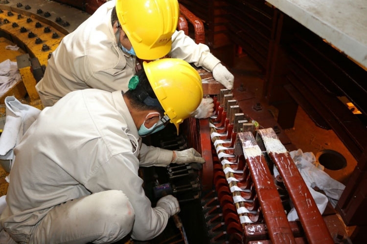 Sê San 3A lần đầu tự thay thế, khôi phục cách điện thanh dẫn máy phát hỏng cách điện Sê San 3A lần đầu tự thay thế, khôi phục cách điện thanh dẫn máy phát hỏng cách điện