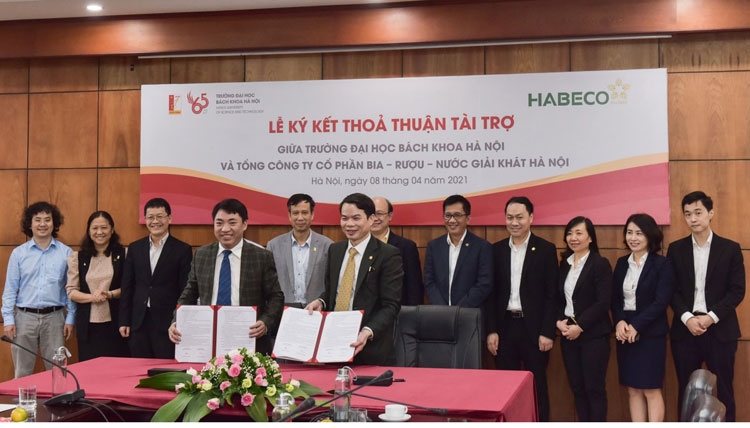 Habeco và Đại học Bách khoa Hà Nội hợp tác đào tạo nguồn nhân lực chất lượng cao cho ngành Công nghệ thực phẩm Habeco và Đại học Bách khoa Hà Nội hợp tác đào tạo nguồn nhân lực chất lượng cao cho ngành Công nghệ thực phẩm