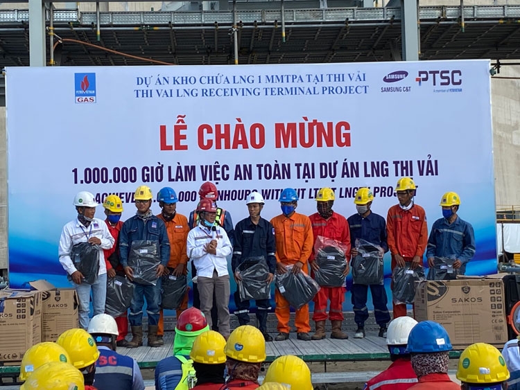 Dự án Kho chứa 1 triệu tấn LNG tại Thị Vải chào mừng mốc 1 triệu giờ làm việc an toàn Dự án Kho chứa 1 triệu tấn LNG tại Thị Vải chào mừng mốc 1 triệu giờ làm việc an toàn