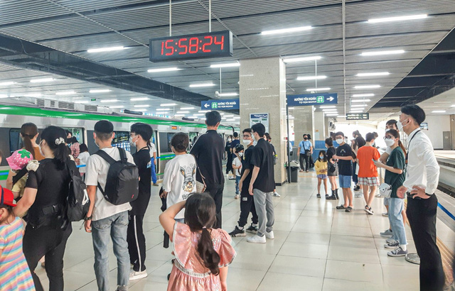 Khách đi tàu Cát Linh - Hà Đông tăng kỷ lục dịp nghỉ lễ Giỗ Tổ - Ảnh 3.