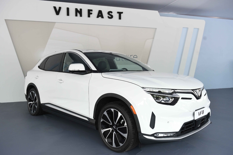 Chuyên gia nhận định sau khi “test” xe điện VF 8: Ổn định tuyệt vời ở vận tốc 175km/h Chuyên gia nhận định sau khi “test” xe điện VF 8: Ổn định tuyệt vời ở vận tốc 175km/h