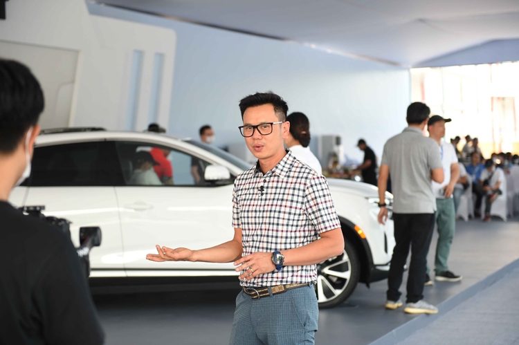 Chuyên gia nhận định sau khi “test” xe điện VF 8: Ổn định tuyệt vời ở vận tốc 175km/h Chuyên gia nhận định sau khi “test” xe điện VF 8: Ổn định tuyệt vời ở vận tốc 175km/h