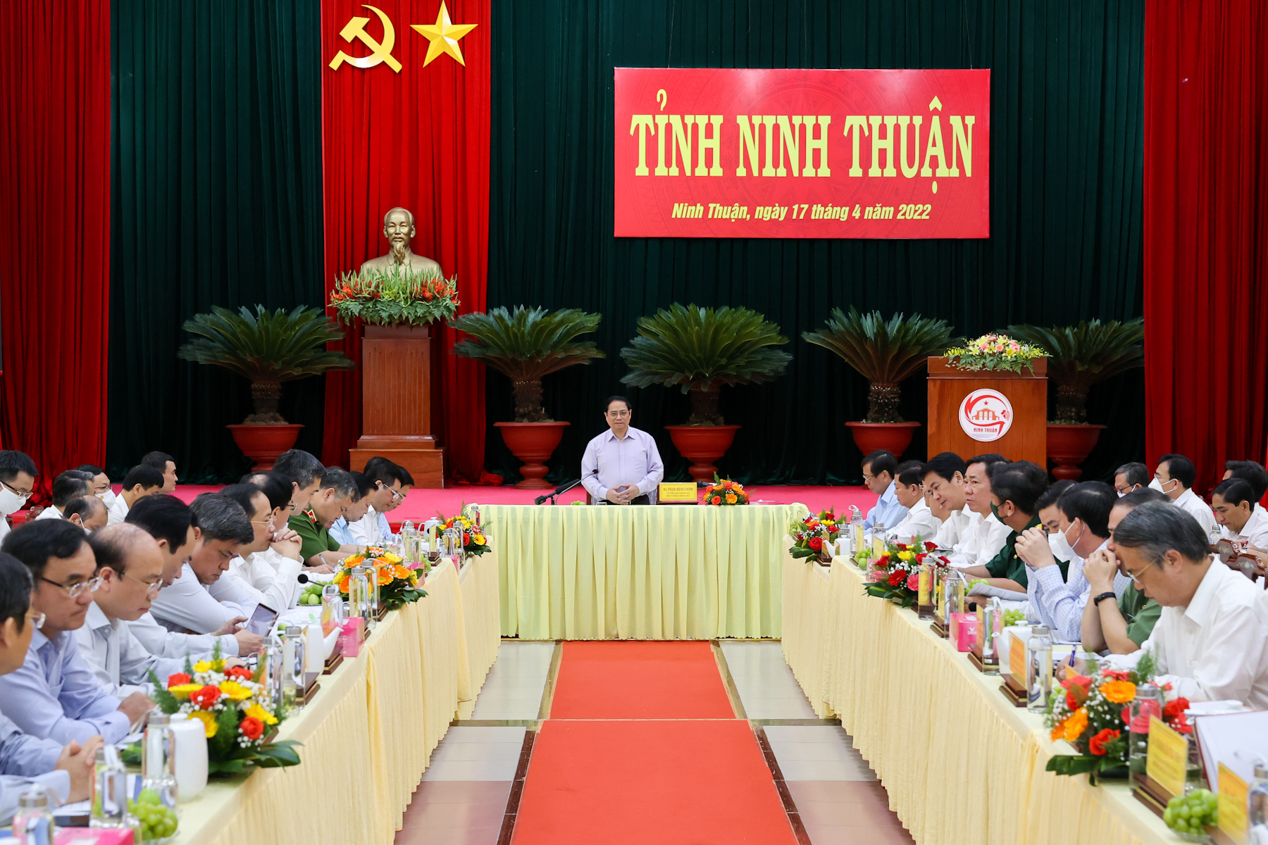 Thủ tướng Phạm Minh Chính làm việc với Ban Thường vụ Tỉnh ủy Ninh Thuận - Ảnh 3. Thủ tướng Phạm Minh Chính làm việc với Ban Thường vụ Tỉnh ủy Ninh Thuận - Ảnh 3.