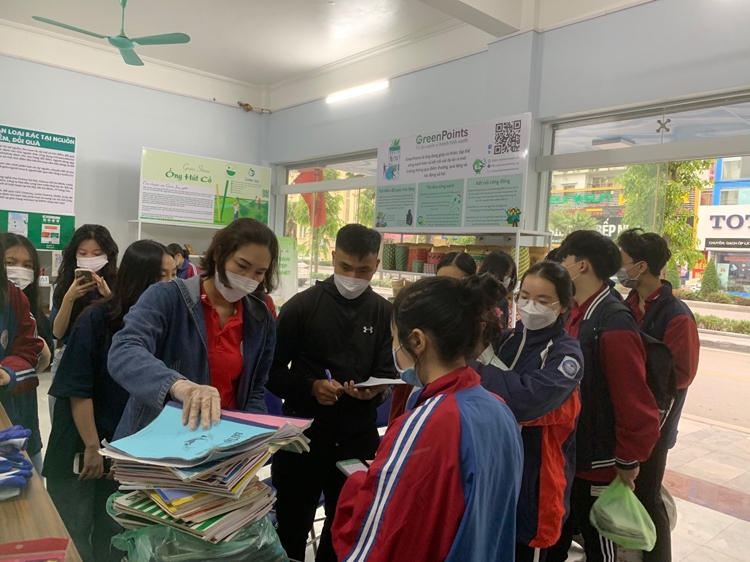 mGreen phát động Chiến dịch “Đổi rác lấy quà trên điện thoại” tại tỉnh Quảng Ninh