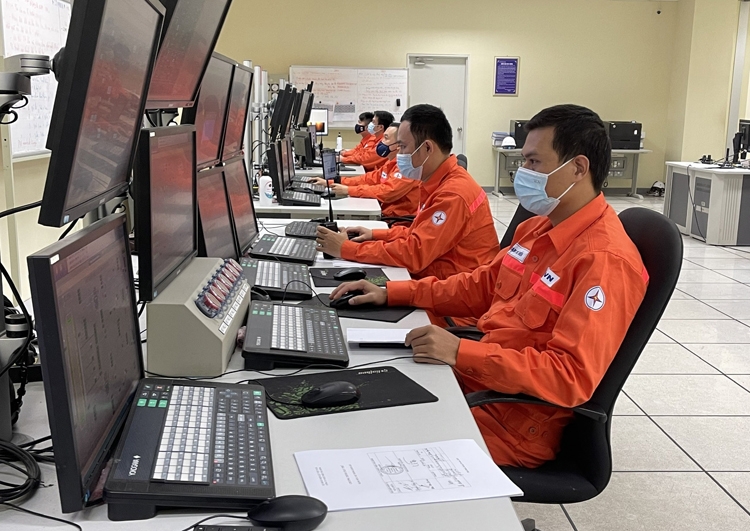 “Chủ động thích ứng an toàn, linh hoạt và hiệu quả góp phần nâng cao sức cạnh tranh trên thị trường điện” “Chủ động thích ứng an toàn, linh hoạt và hiệu quả góp phần nâng cao sức cạnh tranh trên thị trường điện”
