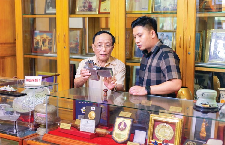 Trung tướng Nguyễn Trung Thu và câu chuyện những người lính không tên trong danh sách của trung đoàn Trung tướng Nguyễn Trung Thu và câu chuyện những người lính không tên trong danh sách của trung đoàn