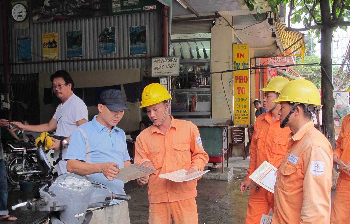 EVN đẩy mạnh công tác thu tiền điện không dùng tiền mặt | Kinh doanh |  Vietnam+ (VietnamPlus)