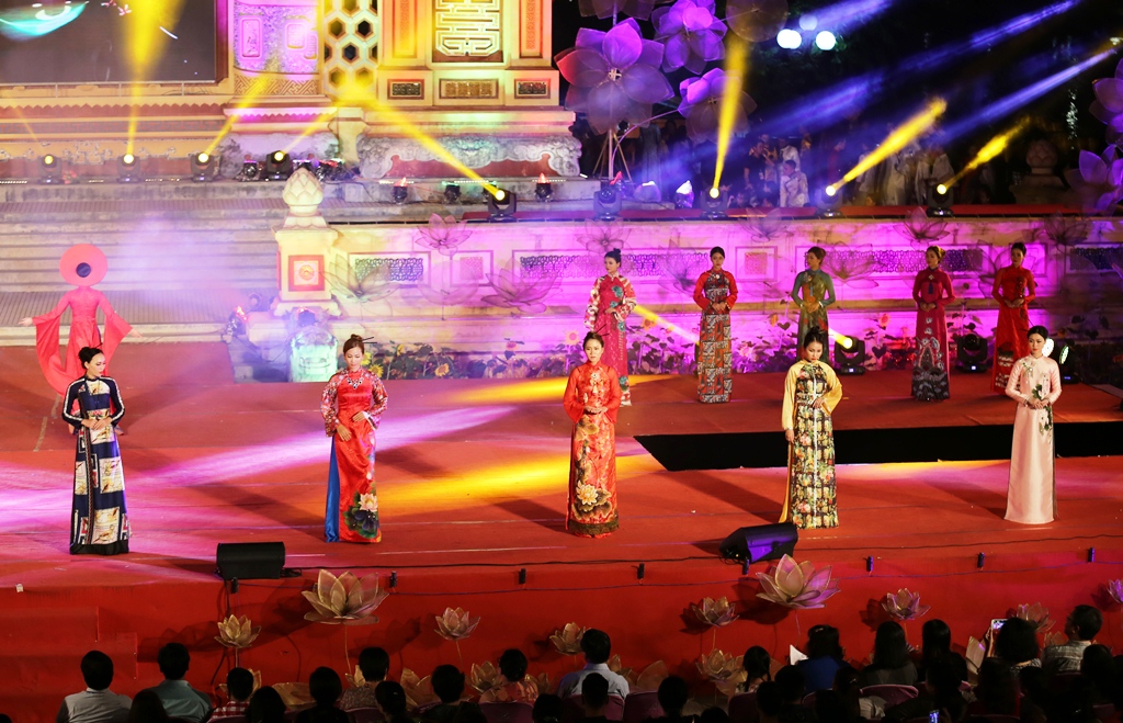 hoa dang sang ruc song huong cau quoc thai dan an