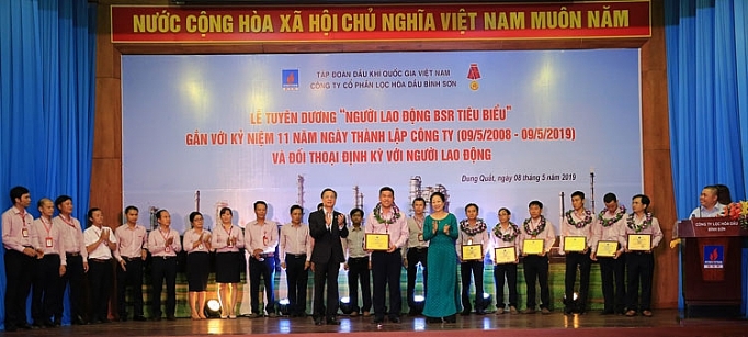 Lọc hóa dầu Bình Sơn tuyên dương người lao động tiêu biểu và đối thoại định kỳ loc hoa dau binh son tuyen duong nguoi lao dong tieu bieu va doi thoai dinh ky