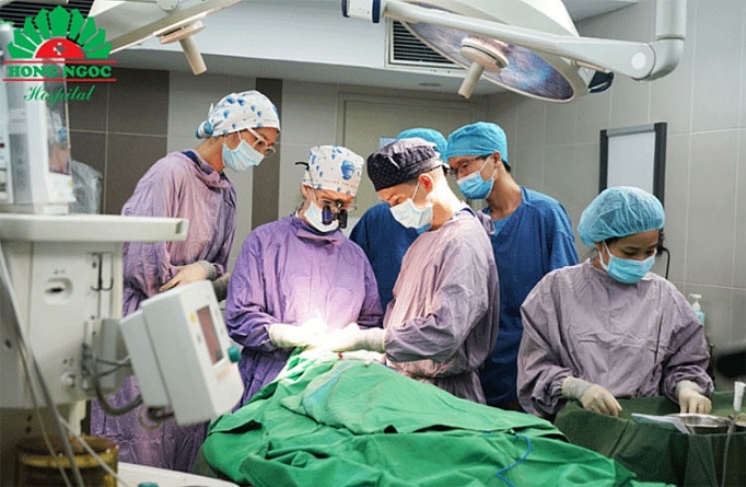 nguoi han gan nhung vet thuong cho benh nhan di tat